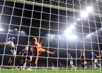 Ο Mike Maignan, τερματοφύλακας της AC Milan κατά τη διάρκεια των ημιτελικών με την FC Inter, στις 10 Μαΐου,  στο Μιλάνο (φωτ.: EPA/MATTEO BAZZI)