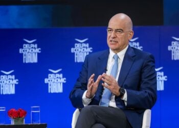 Ο υπουργός Εξωτερικών Νίκος Δένδιας μιλά στο 8ο Οικονομικό Φόρουμ των Δελφών (φωτ.: ΑΠΕ-ΜΠΕ/ Γρ. Τύπου ΥΠΕΞ/ Χρήστος Δημακέας)