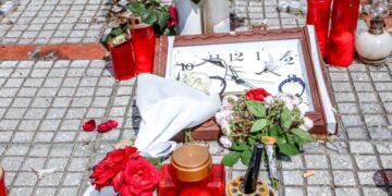 Στιγμιότυπο από την πορεία που είχε γίνει πριν από λίγες μέρες στους δρόμους της Λάρισας με πρωτοβουλία του Συλλόγου Πληγέντων Δυστυχήματος Τέμπη 28-02-23 (φωτ.: Λεωνίδας Τζέκας / EUROKINISSI)