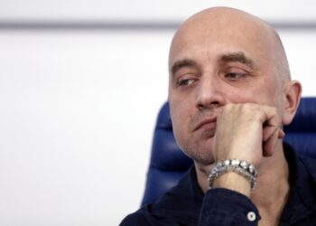 Ο Ρώσος συγγραφέας Ζαχάρ Πριλέπιν σε παλιότερη φωτογραφία από συνέντευξη Τύπου (φωτ.: EPA/Maxim Shipenkov)