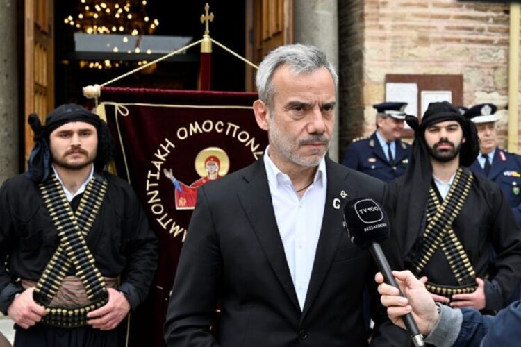 Ο δήμαρχος Θεσσαλονίκης Κωνσταντίνος Ζέρβας κάνει δηλώσεις έξω από τη Αγία Σοφία με αφορμή τις εκδηλώσεις μνήμης για την επέτειο της Γενοκτονίας των Ελλήνων του Πόντου (φωτ. αρχείου: thessaloniki.gr)