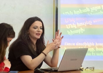 Στιγμιότυπο από διάλεξη στο Σπίτι-Μουσείο του Χατσατούρ Αμποβιάν στο Γερεβάν (φωτ.: Facebook / Union of Greek Communities of Armenia)