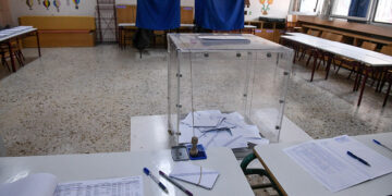 Εκλογικό τμήμα σε σχολείο της Αθήνας (φωτ.: EUROKINISSI / Τατιάνα Μπόλαρη)