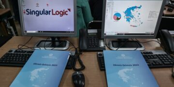 Με τη νέα μέθοδο των τάμπλετ SRT , για πρώτη φορά θα έχουμε ενημέρωση για την προσέλευση του κόσμου, θα υπάρχει εικόνα δηλαδή για τη συμμετοχή στις εκλογές (φωτ.: EUROKINISSI/Τατιάνα Μπόλαρη)