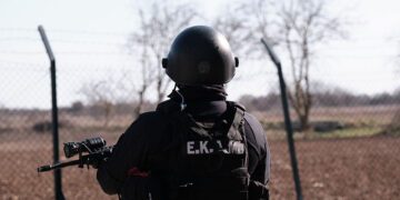 Αστυνομικός στα σύνορα του Έβρου (φωτ. αρχείου: Γραφείο Τύπου Πρωθυπουργού / Δημήτρης Παπαμήτσος)