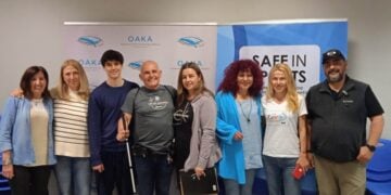 Στην συνάντηση μετείχαν μεταξύ άλλων η πρόεδρος των Δρομέων Ελπίδας Μαρία Σταβάρα και η γ.γ. Αδαμαντία Ακουμιανάκη, η πρόεδρος του Φάρου Τυφλών Μαρία Τζεβελέκου, η εκπρόσωπος και μέλος του ΔΣ του Α.Ο. Καρέα Μαρία Κυριλλοπούλου, ο αθλητής και μέλος του ΔΣ του Φάρου Τυφλών Χρήστος Κορομηλάς, η διευθύντρια Κοινωνικής Μέριμνας και Ανάπτυξης του Φάρου Γεωργία Μήλα, ο δημοσιογράφος Γιάννης Σταθόπουλος, καθώς και ο αθλητής Δημήτρης Αναστασόπουλος (φωτ.: Φάρος Τυφλών Ελλάδος)