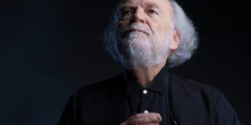 Η κατάσταση του μεγάλου μουσικοσυνθέτη κρίνεται σοβαρή, αλλά σταθερή προς το παρόν (φωτ.: ΑΠΕ- ΜΠΕ/Περιφέρεια Αττικής)