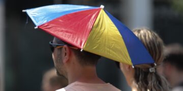 Ως μέρες καύσωνα χαρακτηρίζονται εκείνες οι θερμοκρασίες που φτάνουν από 37 βαθμούς Κελσίου και πάνω (φωτ.: EUROKINISSI/Γιάννης Κονταρίνης)