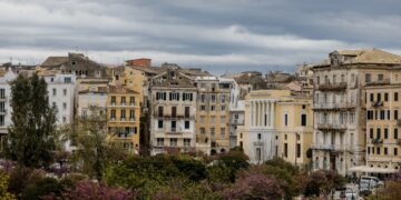 Στο μεγαλύτερο μέρος της χώρας θα επικρατήσει αίθριος καιρός με πρόσκαιρες νεφώσεις το μεσημέρι (φωτ.: EUROKINISSI/Γιώργος Κονταρίνης)