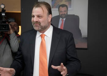 Ο Λάζαρος Λασκαρίδης στην εκδήλωση εγκαινίων του πολιτικού του γραφείου, το 2014 (φωτ.: EUROKINISSI / Χρήστος Μπόνης)