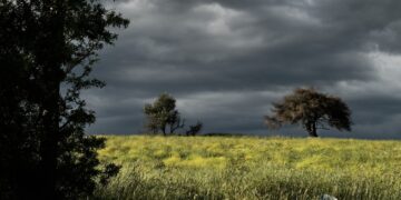 Στα δυτικά θα σημειωθούν σποραδικές καταιγίδες όπου από αργά το απόγευμα τα φαινόμενα πιθανώς θα είναι κατά τόπους ισχυρά (φωτ.: EUROKINISSI/Μιχάλης Καραγιάννης)