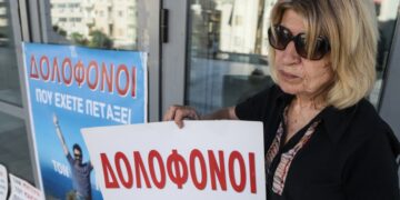 Στιγμιότυπο από παλιότερη διαμαρτυρία στο Εφετείο για την υπόθεση δολοφονίας του 26χρονου φοιτητή, η σορός του οποίου δεν έχει βρεθεί ακόμη (φωτ.: EUROKINISSI/Γιάννης Παναγόπουλος)