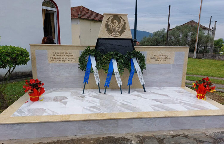 Το μνημείο για τη Γενοκτονία των Ποντίων στο Μελισσοκομείο Καβάλας (φωτ.: Facebook / Melissokomeiou Pontiakos Sullogos)