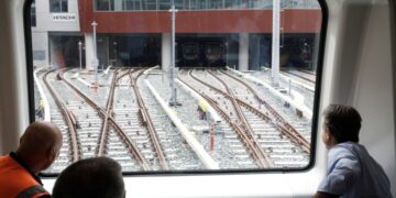 Ο πρωθυπουργός Κυριάκος Μητσοτάκης στην πρώτη του δοκιμαστική διαδρομή στο μετρό της Θεσσαλονίκης (φωτ.: EUROKINISSI/Κωνσταντίνος Τσακαλίδης/POOL)