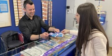 Ο Κωνσταντίνος Κάργιος, ιδιοκτήτης καταστήματος ΟΠΑΠ επί της οδού Καρασάκη 76, στη Θεσσαλονίκη