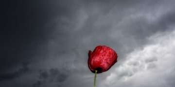 Σήμερα, σε όλη τη χώρα προβλέπονται παροδικά αυξημένες νεφώσεις με τοπικές βροχές και σποραδικές καταιγίδες (φωτ.: EUROKINISSI/Θανάσης Καλλιάρας)