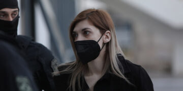 Η Ρούλα Πισπιρίγκου ενώ προσέρχεται στο δικαστήριο (φωτ.: EUROKINISSI / Βασίλης Ρεμπάπης)