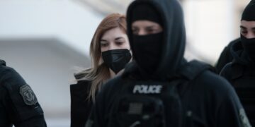 Η Ρούλα Πισπιρίγκου ενώ προσέρχεται στο Μικτό Ορκωτό Δικαστήριο (φωτ. αρχείου: ΑΠΕ-ΜΠΕ/Γιωργος Βιτσαράς)