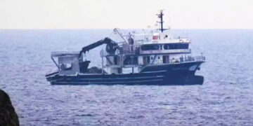 Αλιευτικό με σημαία Τουρκίας έξω από τις ακτές των Κυθήρων (πηγή: OPEN)