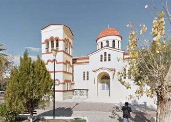 Η πλατεία μπροστά από τον Άγιο Ιωάννη Θεολόγο στο Μελί Μεγάρων (φωτ.: Δήμος Μεγαρέων)