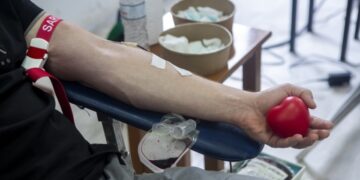 Στιγμιότυπο από την αιμοδοσία κατά την οποία συγκεντρώθηκαν 467 φιάλες αίματος (φωτ.: Δήμος Νεάπολης-Συκεών)