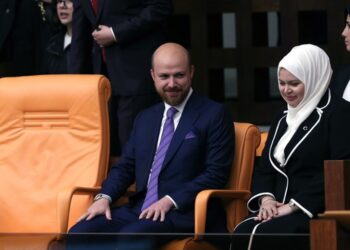 Ο Μπιλάλ Ερντογάν κατά την ορκωμοσία του πατέρα του, στις αρχές Ιουνίου (φωτ.: EPA/Necati Savas)