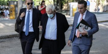 Ο Δημήτρης Κουτσολιούτσος ενώ προσέρχεται στο δικαστήριο (φωτ.: EUROKINISSI/Βασίλης Ρεμπάπης)