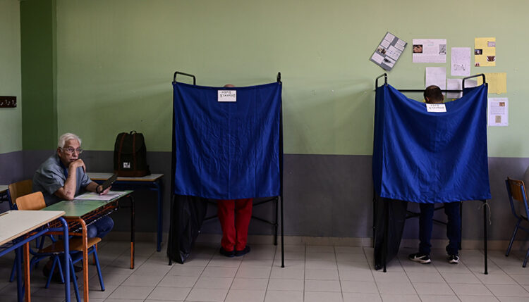 Στιγμιότυπο από την εκλογική διαδικασία σε εκλογικό τμήμα της Αθήνας, Κυριακή 25 Ιουνίου 2023 
(φωτ.: EUROKINISSI / Μιχάλης Καραγιάννης)