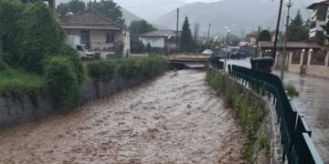 Από τις ισχυρές βροχές και καταιγίδες υπερχείλισαν ποτάμια και ρέματα στην Εορδαία (φωτ.: e-ptolemeos.gr)