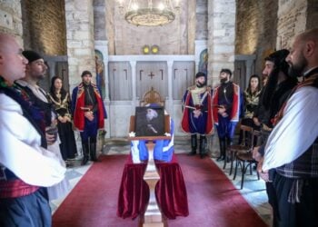 Η αγαπημένη του Κρήτη τον συνόδευσε στην τελευταία του εμφάνιση (φωτ.: EUROKINISSI/Γιάννης Παναγόπουλος)