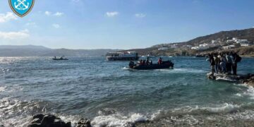 Στιγμιότυπο από διάσωση μεταναστών στη Δήλο (φωτ. αρχείου: EUROKINISSI/Λιμενικό Σώμα)