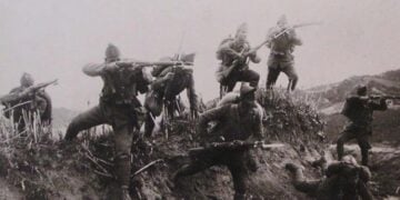 Έφοδος ελληνικού Πεζικού κοντά στον ποταμό Ερμό κατά τη Μικρασιατική Εκστρατεία (φωτ.: Γενικό Επιτελείο Στρατού)