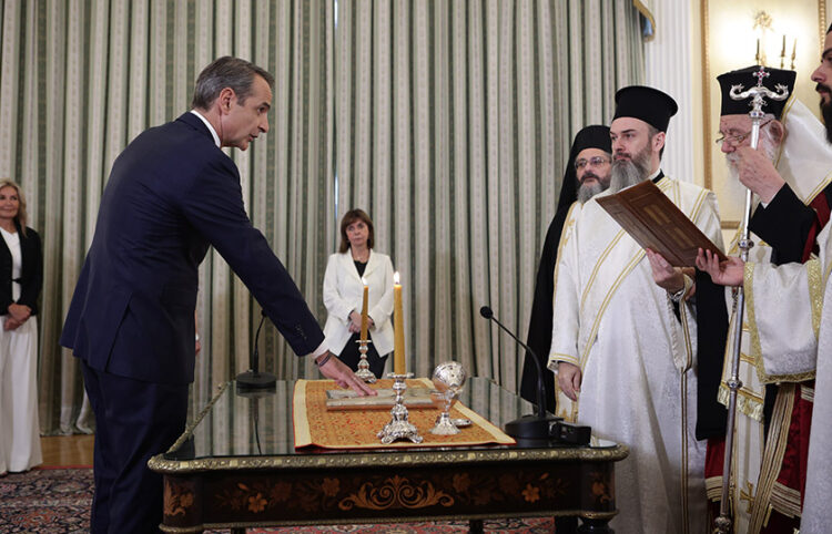 Ορκωμοσία του πρωθυπουργού Κυριάκου Μητσοτάκη ενώπιον της Προέδρου της Δημοκρατίας Κατερίνας Σακελλαροπούλου (φωτ.: EUROKINISSI / Βασίλης Ρεμπάπης)