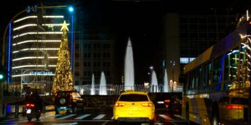 Ταξί στην πλατεία Ομονοίας, στο κέντρο της Αθήνας (φωτ. αρχείου: EUROKINISSI/Γιώργος Κονταρίνης)