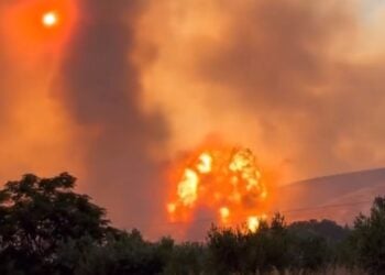 «Μανιτάρι» από έκρηξη πυρομαχικών που κατέγραψαν σε βίντεο κάτοικοι της Νέας Αγχιάλου (φωτ.: twitter.com/theodossis10)