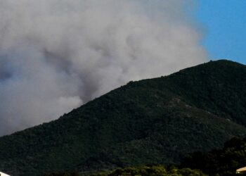Πυρκαγιά σε δύσβατη περιοχή στην Βόρεια Κέρκυρα, Κυριακή 23 Ιουλίου 2023 (φωτ.: Eurokinissi/Γιώργος Κονταρίνης)