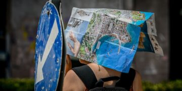 Καίγεται ο τόπος λόγω του καύσωνα «Κλέων» (φωτ.: Τατιάνα Μπόλαρη/ EUROKINISSI)