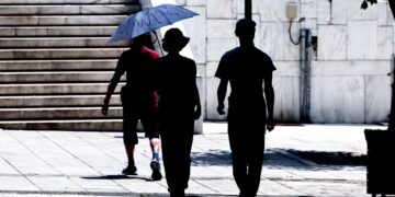 Υψηλές θερμοκρασίες στην Αθήνα (φωτ. αρχείου: Eurokinissi / Κώστας Τζούμας)