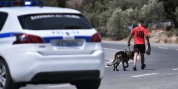 Εικόνα από τη Νέα Αγχίαλο Μαγνησίας, μια μέρα μετά τις εκρήξεις σε αποθήκη πυρομαχικών της Πολεμικής Αεροπορίας λόγω της πυρκαγιάς 
(φωτ.: Βασίλης Οικονόμου/EUROKINISSI)