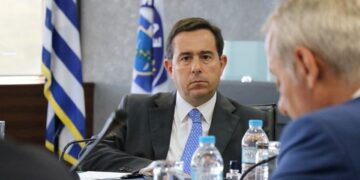 Ο υπουργός Προστασίας του Πολίτη Νότης Μηταράκης κατά τη χθεσινή συνάντησή του με εκπροσώπους της ΠΟΑΣΥ (φωτ.: ΑΠΕ-ΜΠΕ/Υπουργείο Προστασίας του Πολίτη/STR)