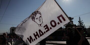 Στιγμιότυπο από διαμαρτυρία της ΠΟΕΔΗΝ (φωτ. αρχείου: Eurokinissi/Κώστας Τζούμας)