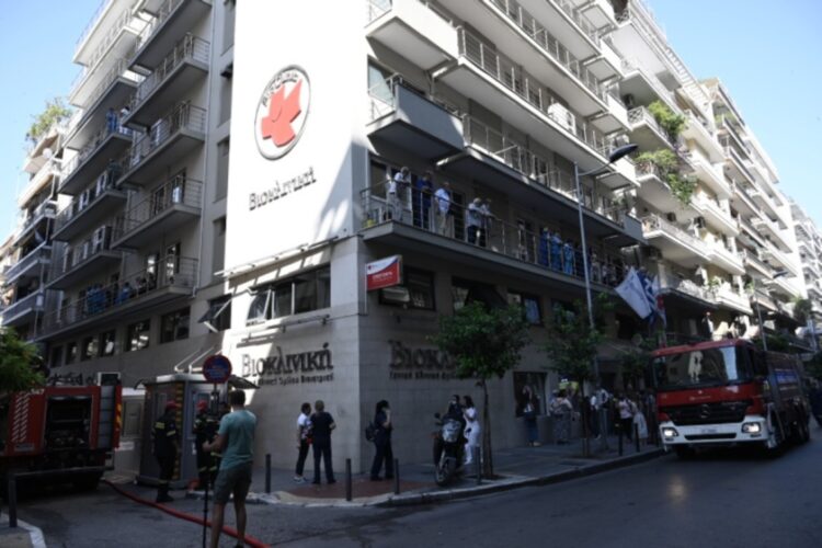 Πυρκαγιά σε κτήριο ιδιωτικής κλινικής στην οδό Μητροπόλεως στην Θεσσαλονίκη (Φωτ.: MotionTeam)