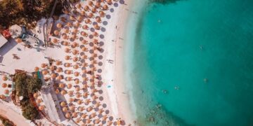 Άποψη της φημισμένης παραλίας Σαλιάρα ή Marble Beach της Θάσου (φωτ.: Πάρης Παρασχούδης/ ΑΠΕ-ΜΠΕ)