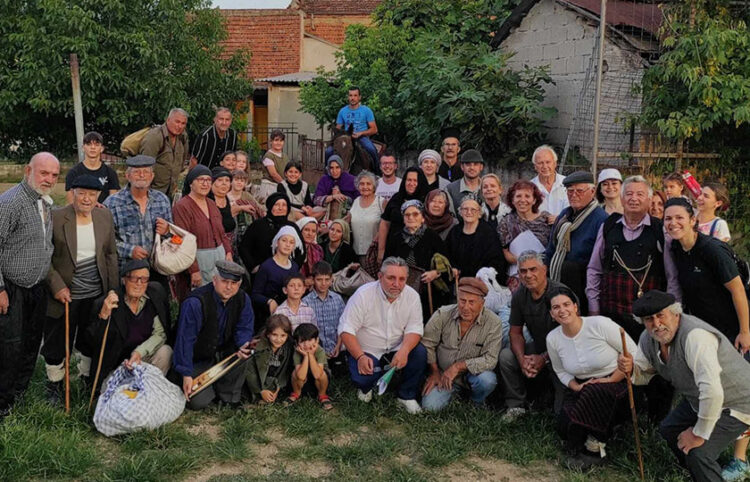 Μετά την πρόβα για την εκδήλωση «Ο ερχομός των προσφύγων στην Μπόργιανη» (φωτ.: Facebook / Ευθυμία Μπερπερίδου)
