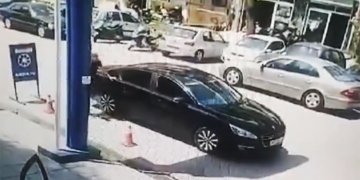Καρέ από το βίντεο της κάμερας κλειστού κυκλώματος του βενζινάδικου (πηγή: Glomex)