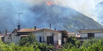 Φωτιά στο Δερβενάκι Αιγιαλείας (φωτ.: iefimerida.gr)