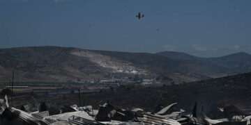 Πυροσβεστικό αεροπλάνο στην περιοχή Αέρινο του Αγχίαλου στη Μαγνησία (φωτ.: EUROKINISSI / Τατιάνα Μπόλαρη)