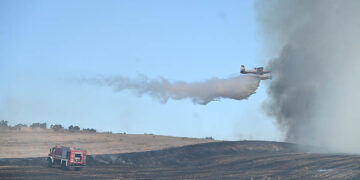 Πυροσβεστικές δυνάμεις στην περιοχή Αέρινο-Αγχίαλος στη Μαγνησία (φωτ.: EUROKINISSI / Τατιάνα Μπόλαρη)