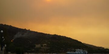 Oι αναζωπυρώσεις στην Κέρκυρα εντοπίζονται κυρίως στην ευρύτερη περιοχή της βορειοανατολικής πλευράς του νησιού (φωτ.: EUROKINISSI/Γιώργος Κονταρίνης)