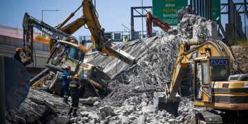 Κατάρρευση τμήματος γέφυρας στην Περιμετρική της Πάτρας (φωτ.: EUROKINISSI / Γιώτα Λοτσάρη)